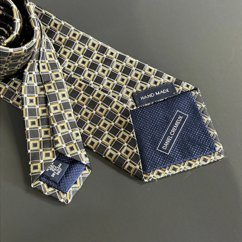 Daniel Cremieux 100% Silk Neck Tie Black/Silver Squares Geometric 59 x 3 3/16